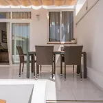 With Two Bedrooms Будинок відпочинку Адехе